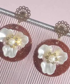 Boucle d'oreille brune pailettes et fleur strass doré