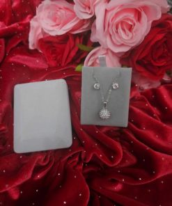 Bo et collier boule strass