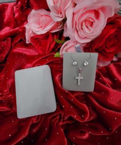 Bo strass et collier croix argentée