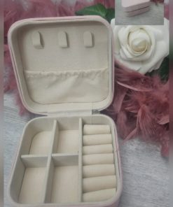 Boîte a bijoux de transport rose clair