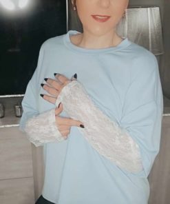 Blouse dentelle manches bleu ciel